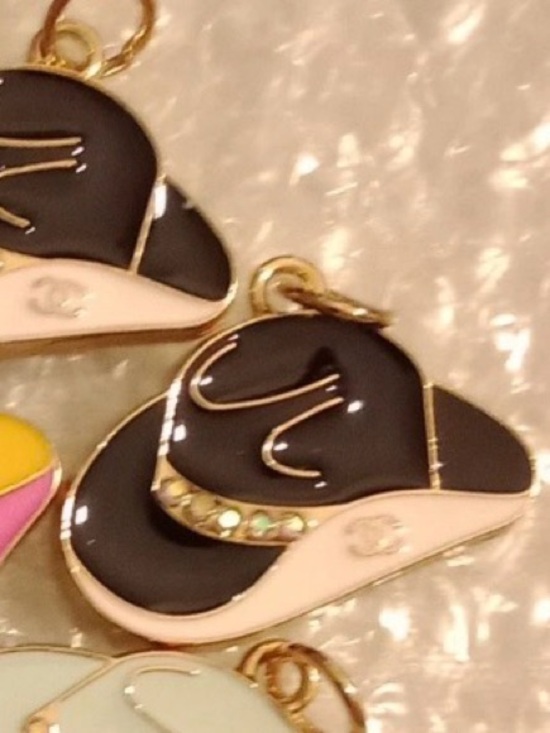 CHANEL Accessories - Chanel Zipper Pull - Hat